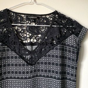 💜 3/$15 Express | lace detail geometric pattern top - size XS